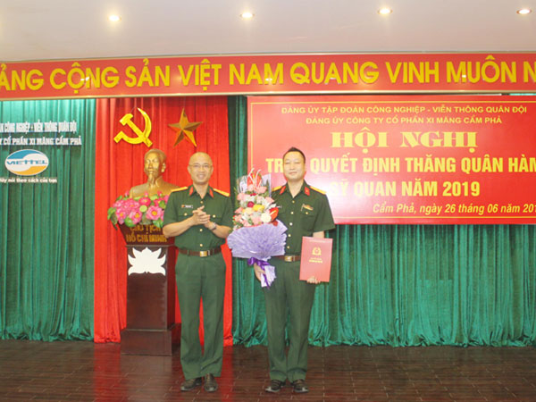 Trao quyết định thăng quân hàm cho sỹ quan năm 2019