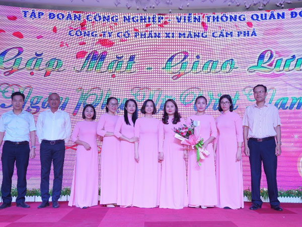 Xi măng Cẩm Phả chúc mừng ngày của " Những bông hồng chiến binh"