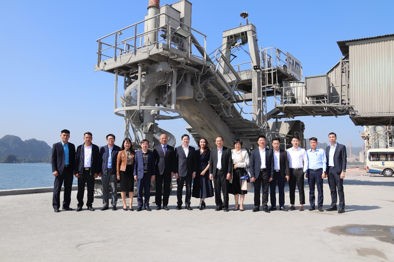 Đoàn công tác của Bộ Tài chính tới thăm và làm việc với Công ty CP Xi măng Cẩm Phả